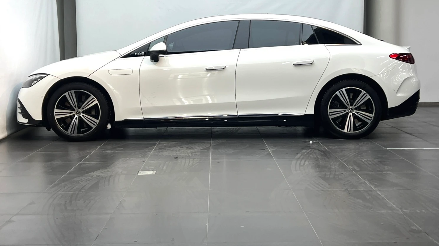 Mercedes-Benz EQE photo 3