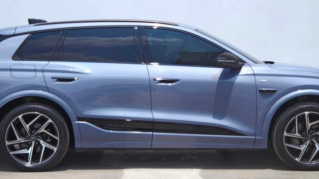 Audi Q6L e-tron photo 2