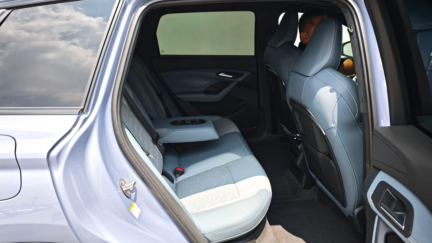 Audi Q6L e-tron photo 7