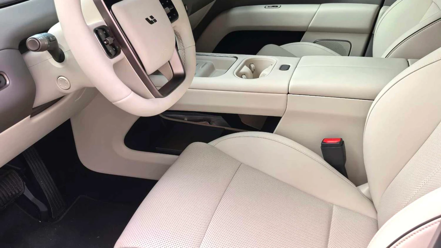 2025 Li Auto i6 AWD Electric - 3,000 km