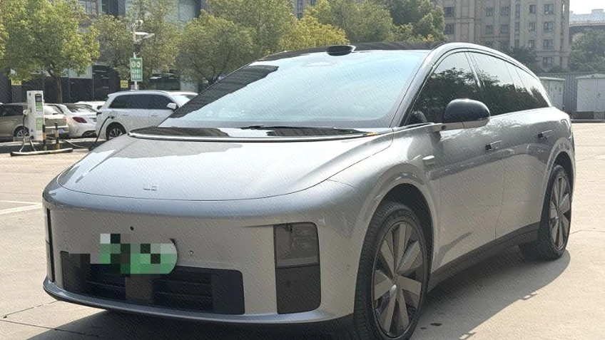 2025 Li Auto i6 AWD Electric - 16,800 km