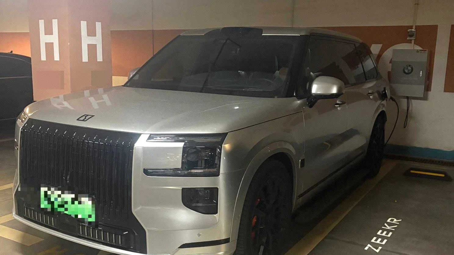 2025 ZEEKR 9X Yahei Edition (70 kWh)
