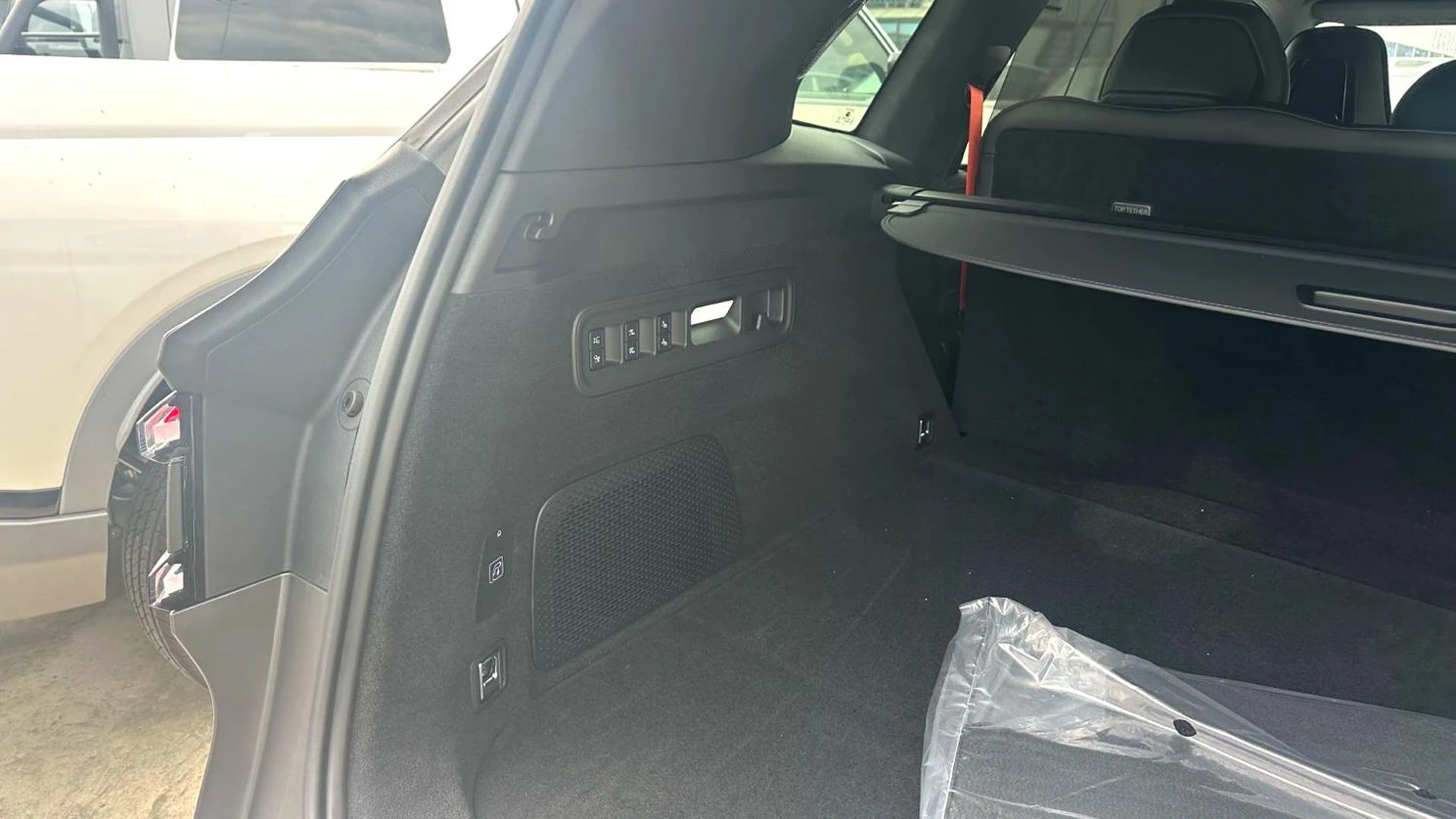 ZEEKR 8X photo 13