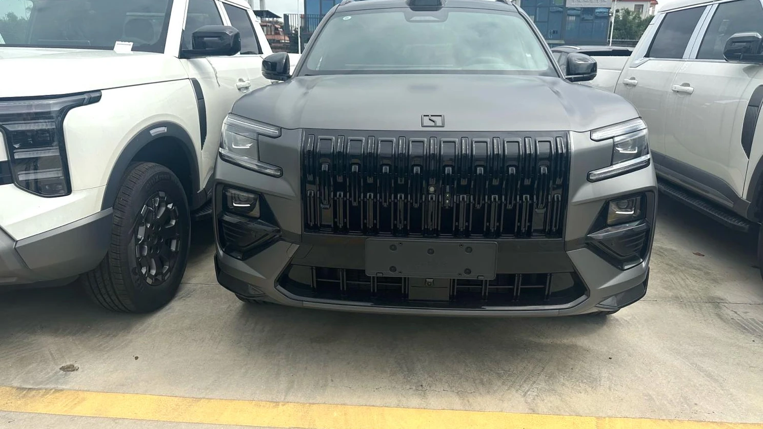 ZEEKR 8X photo 2