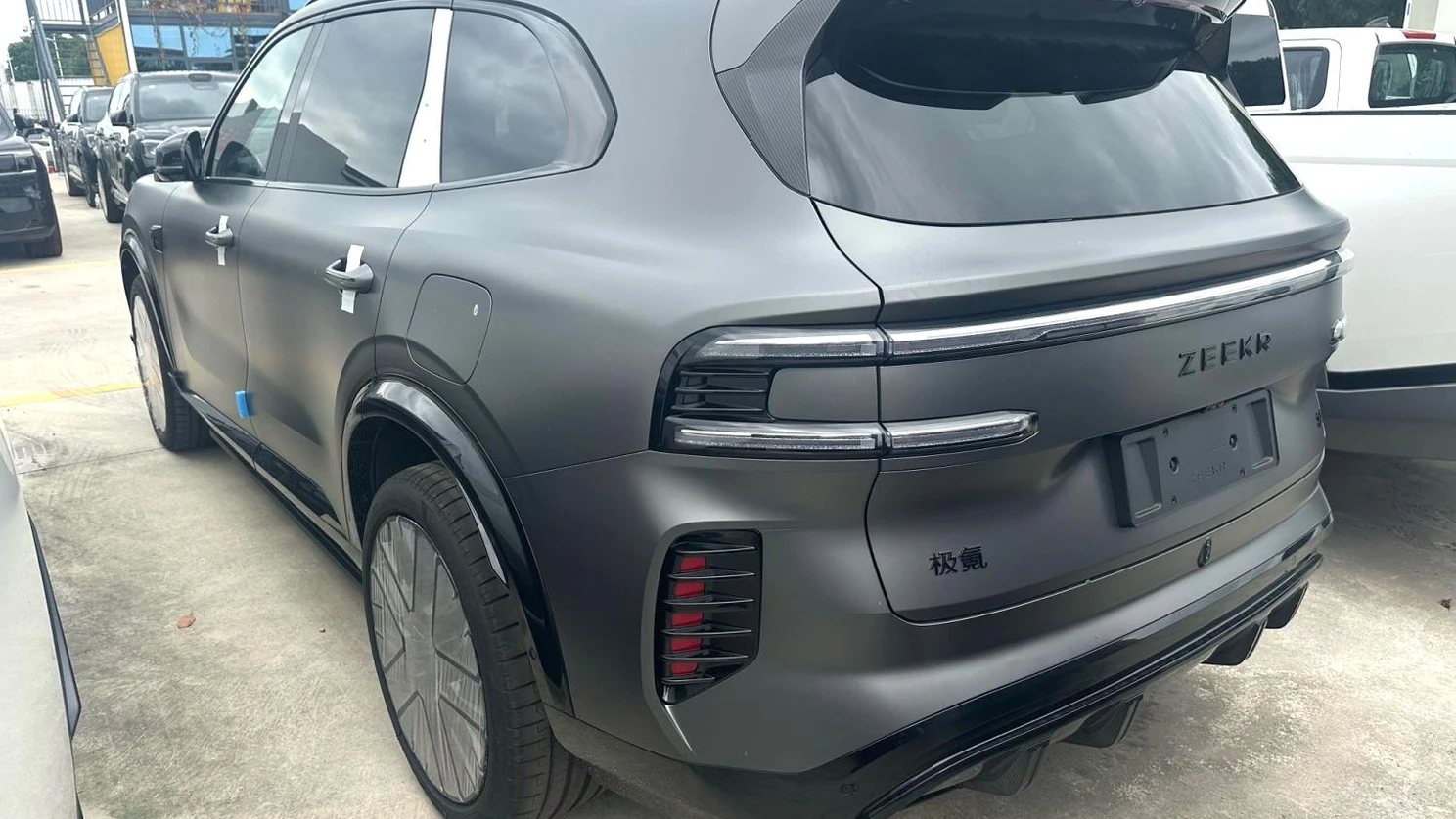 ZEEKR 8X photo 4