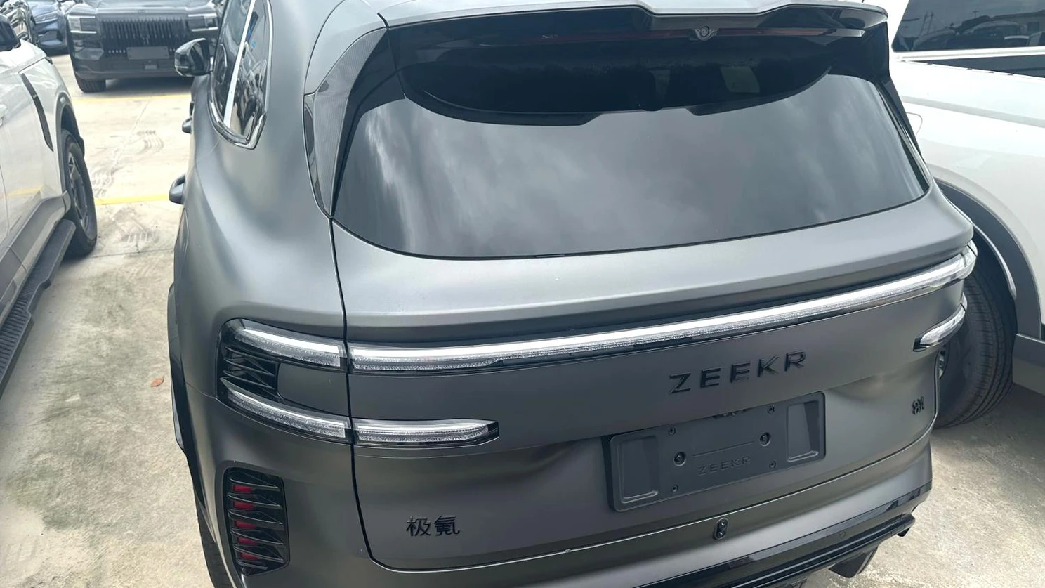 ZEEKR 8X photo 5