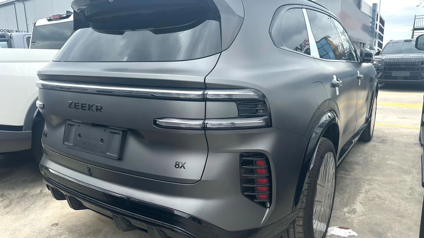ZEEKR 8X photo 6