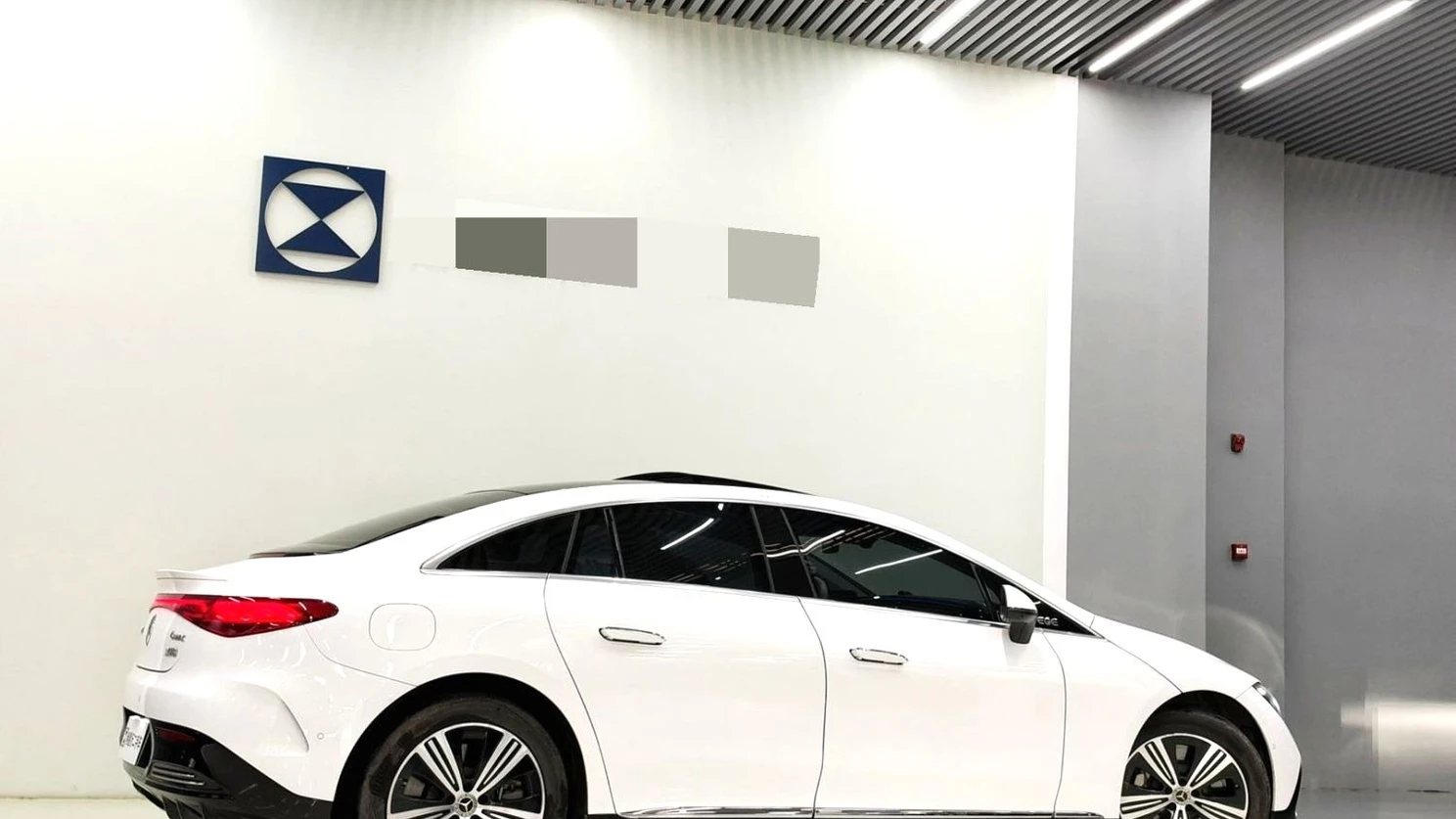 Mercedes-Benz EQE photo 2