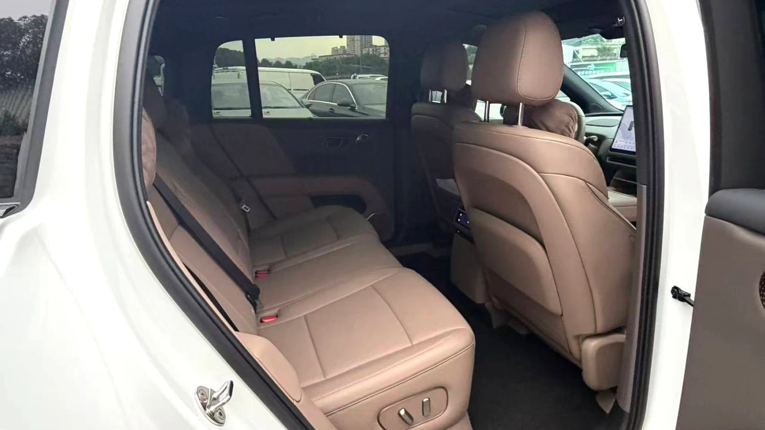 Li Auto i6 photo 7
