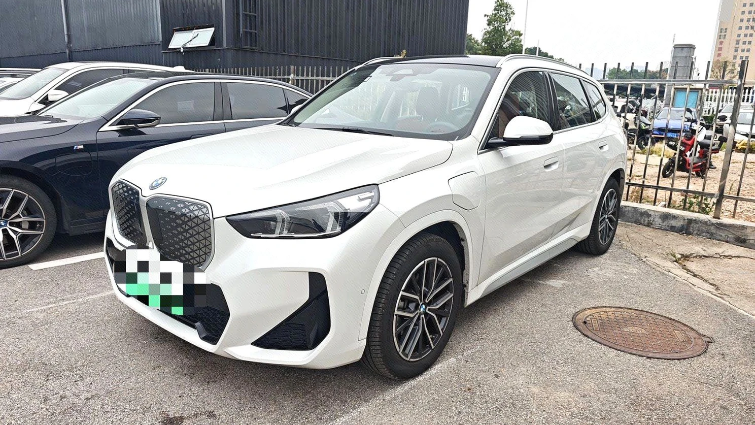2026 BMW iX1 eDrive25L Electric - 2,500 km