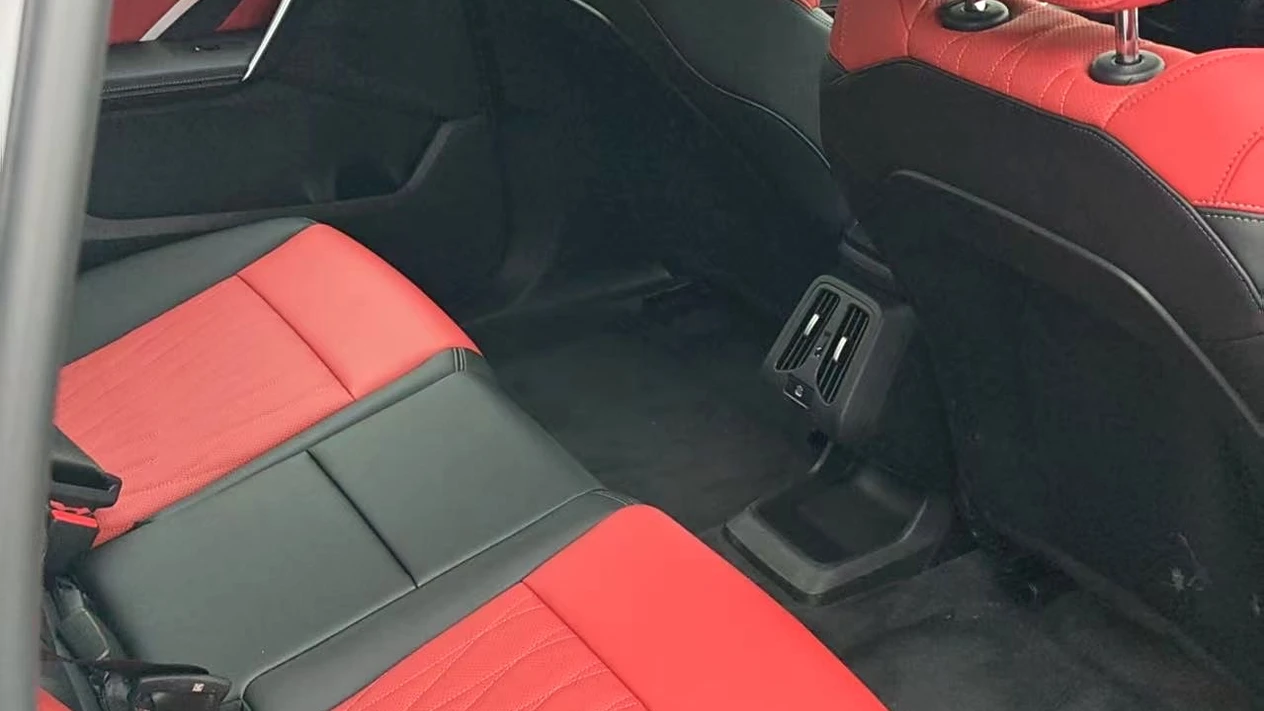 BMW iX1 photo 2
