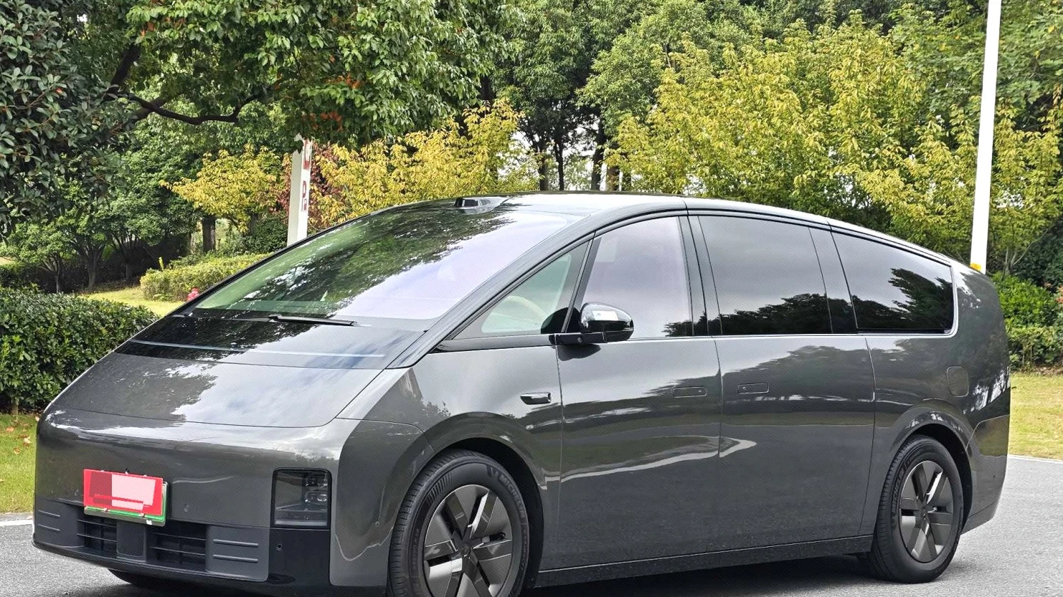2025 Li Auto MEGA Home Electric - 15,000 km