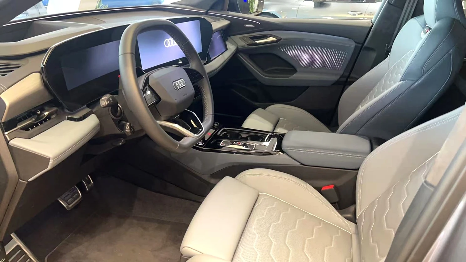 Audi Q6L e-tron photo 2
