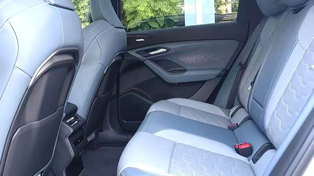 Audi Q6L e-tron photo 3