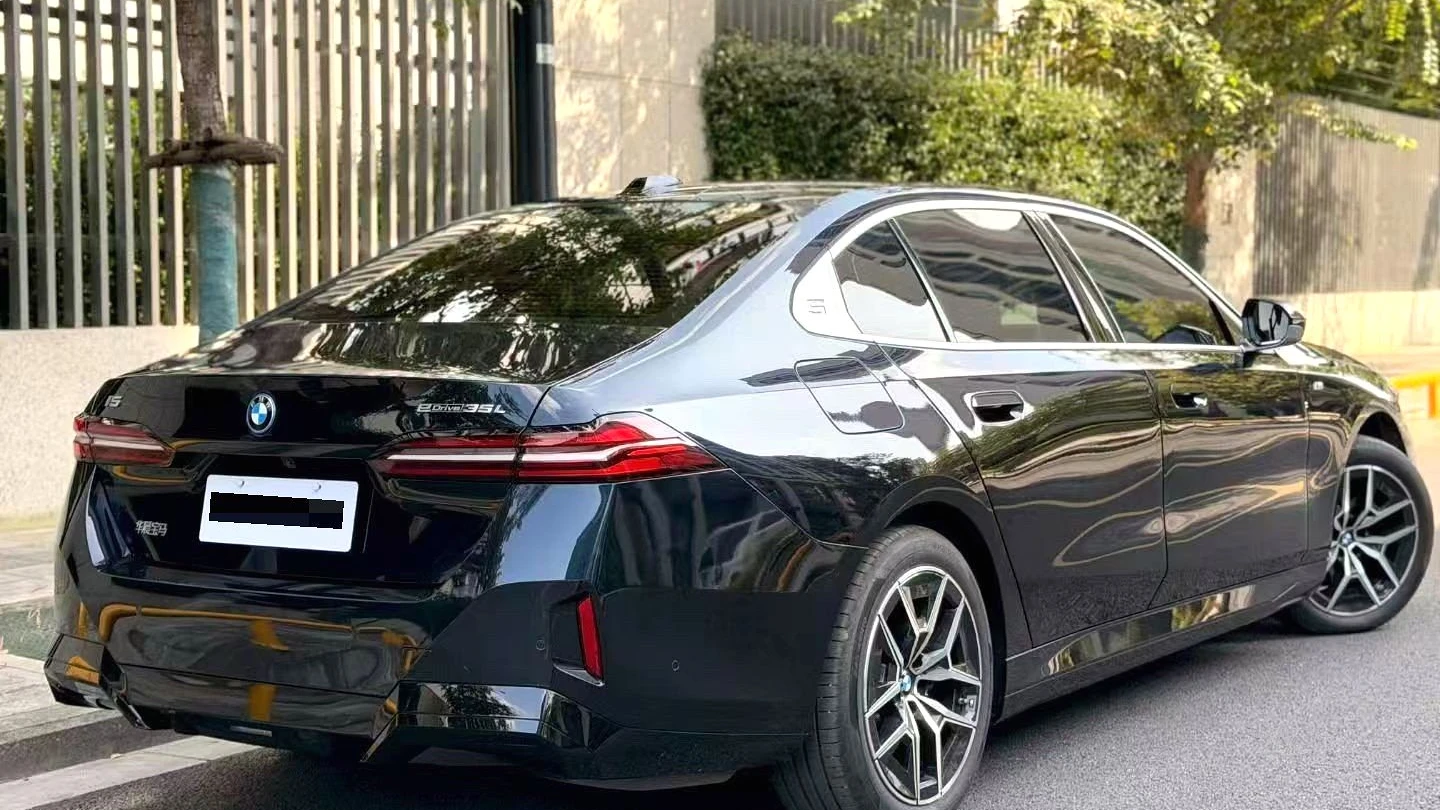 BMW i5 photo 2