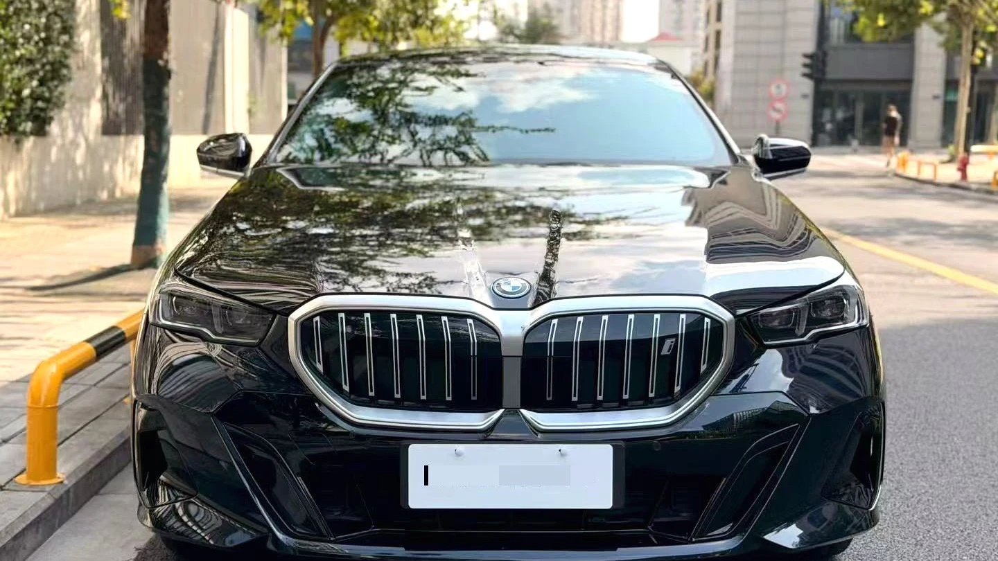 BMW i5 photo 3