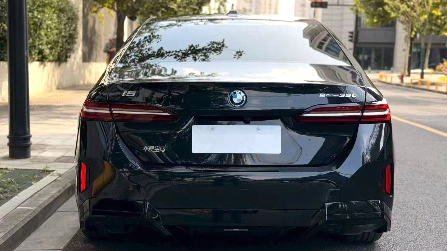BMW i5 photo 4