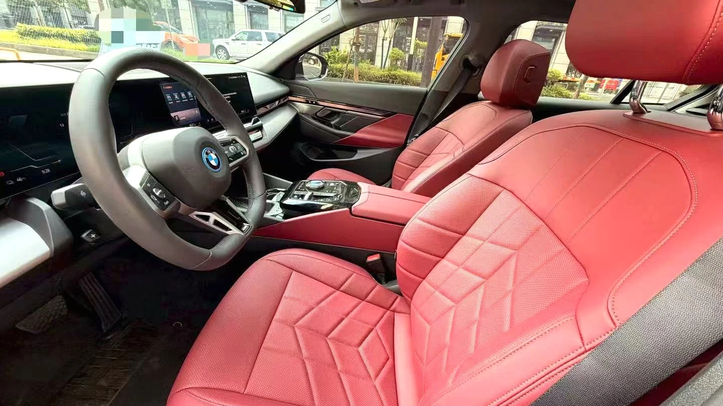 BMW i5 photo 5