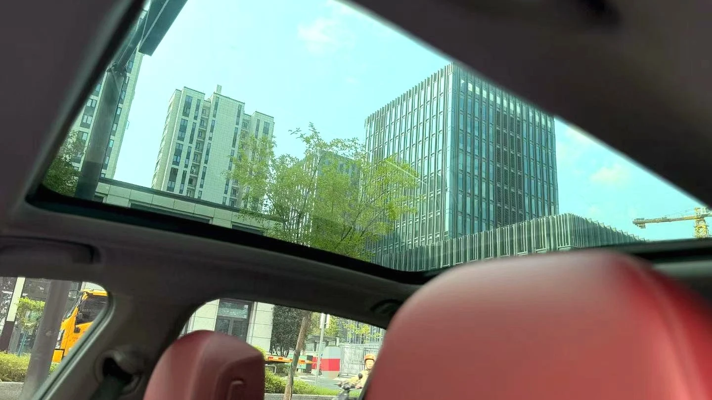 BMW i5 photo 6