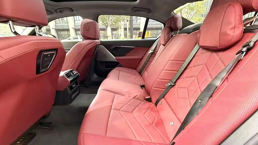 BMW i5 photo 7