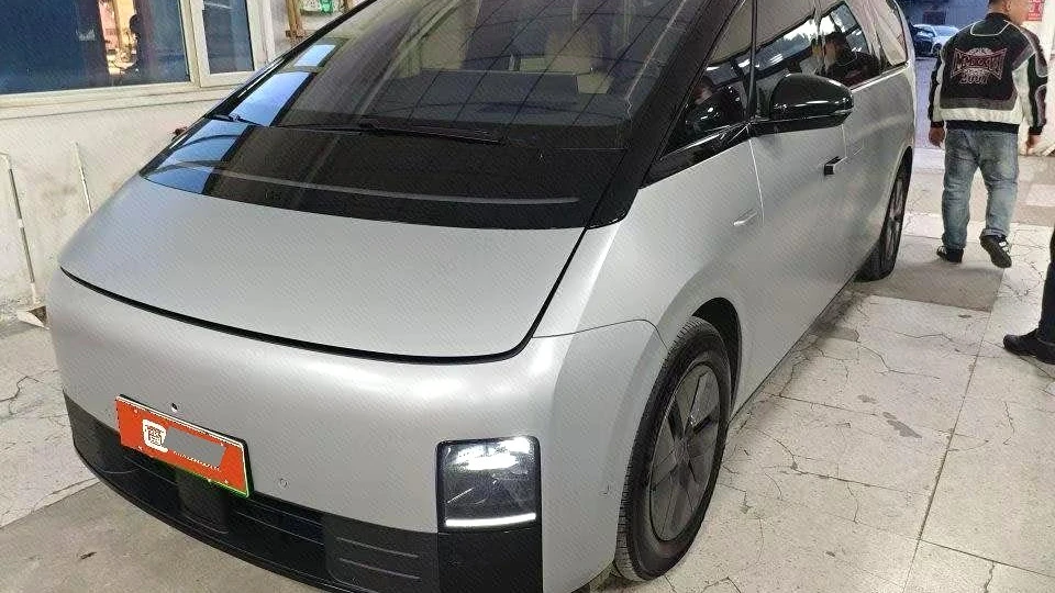 Li Auto MEGA Home BEV 2025