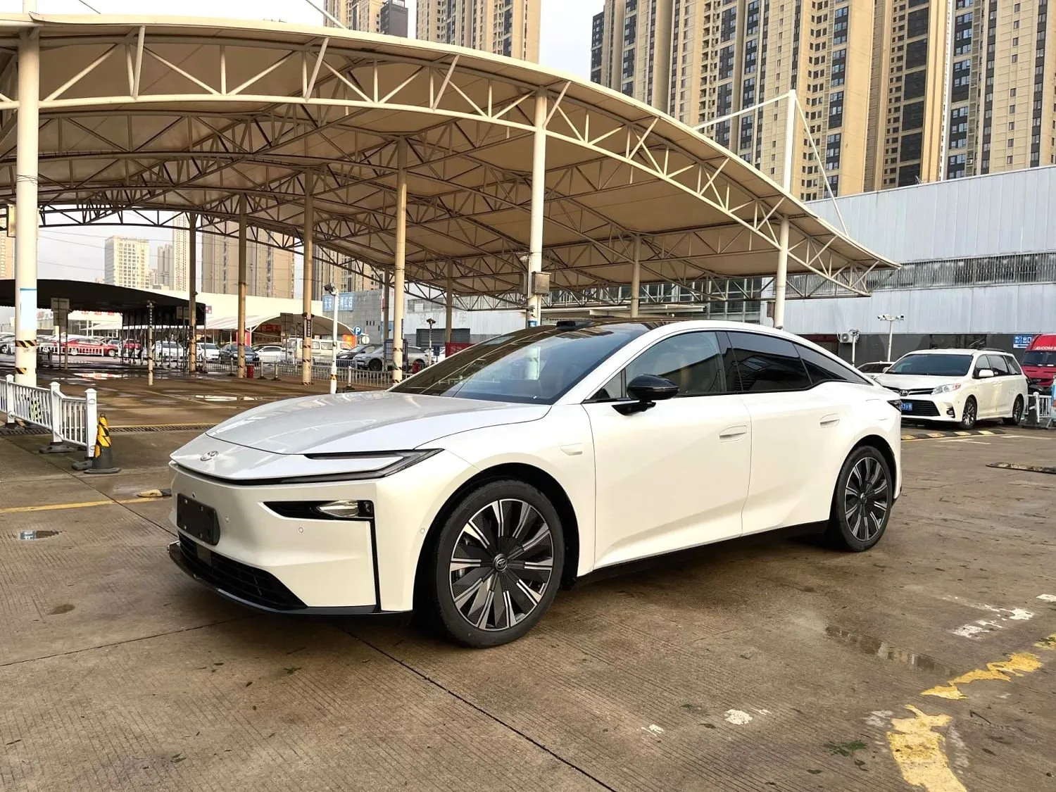 Toyota 2026 Platinum 7 600 Pro lidar version